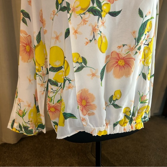 NWT Addyson Parker White Floral Lemon Blouse with Elastic Hem - Picture 5 of 5